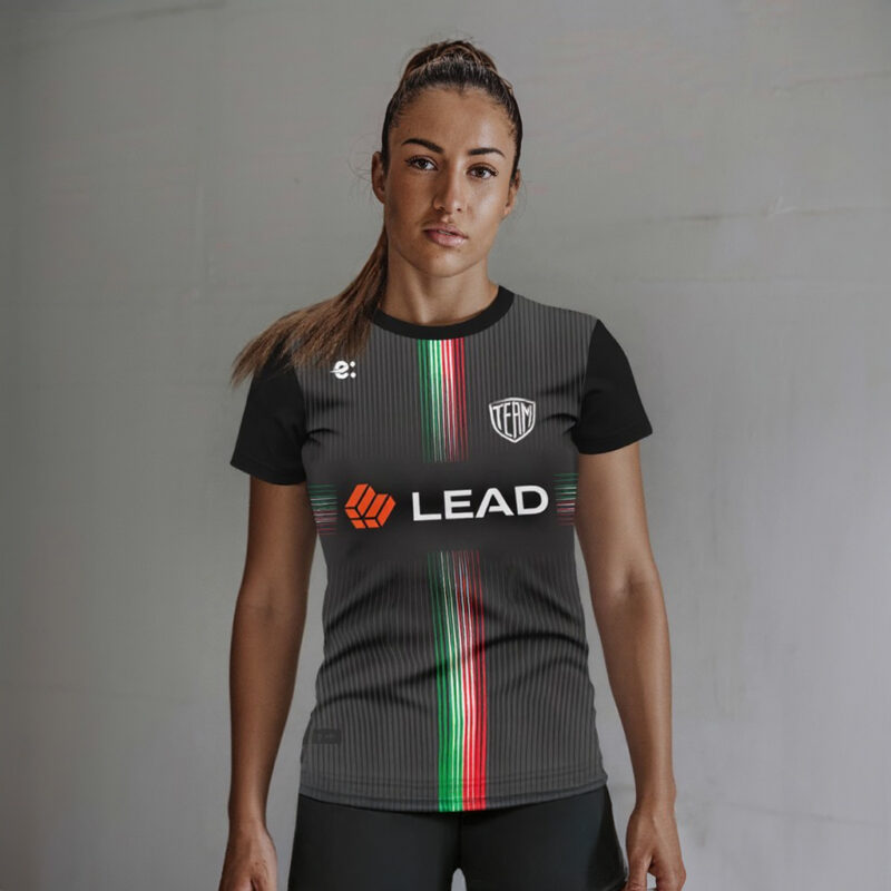 Maglia Calcio Donna personalizzata in sublimazione, slim-fit. Modello KICK. Per maggiori info contattaci e visita il sito.